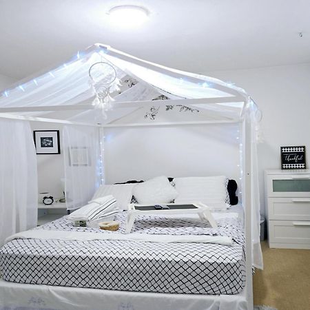 Lovely Cozy Room! With Attached Private Bath In The Heart Of Vancouver! Private Parking & Self Check-In! Εξωτερικό φωτογραφία