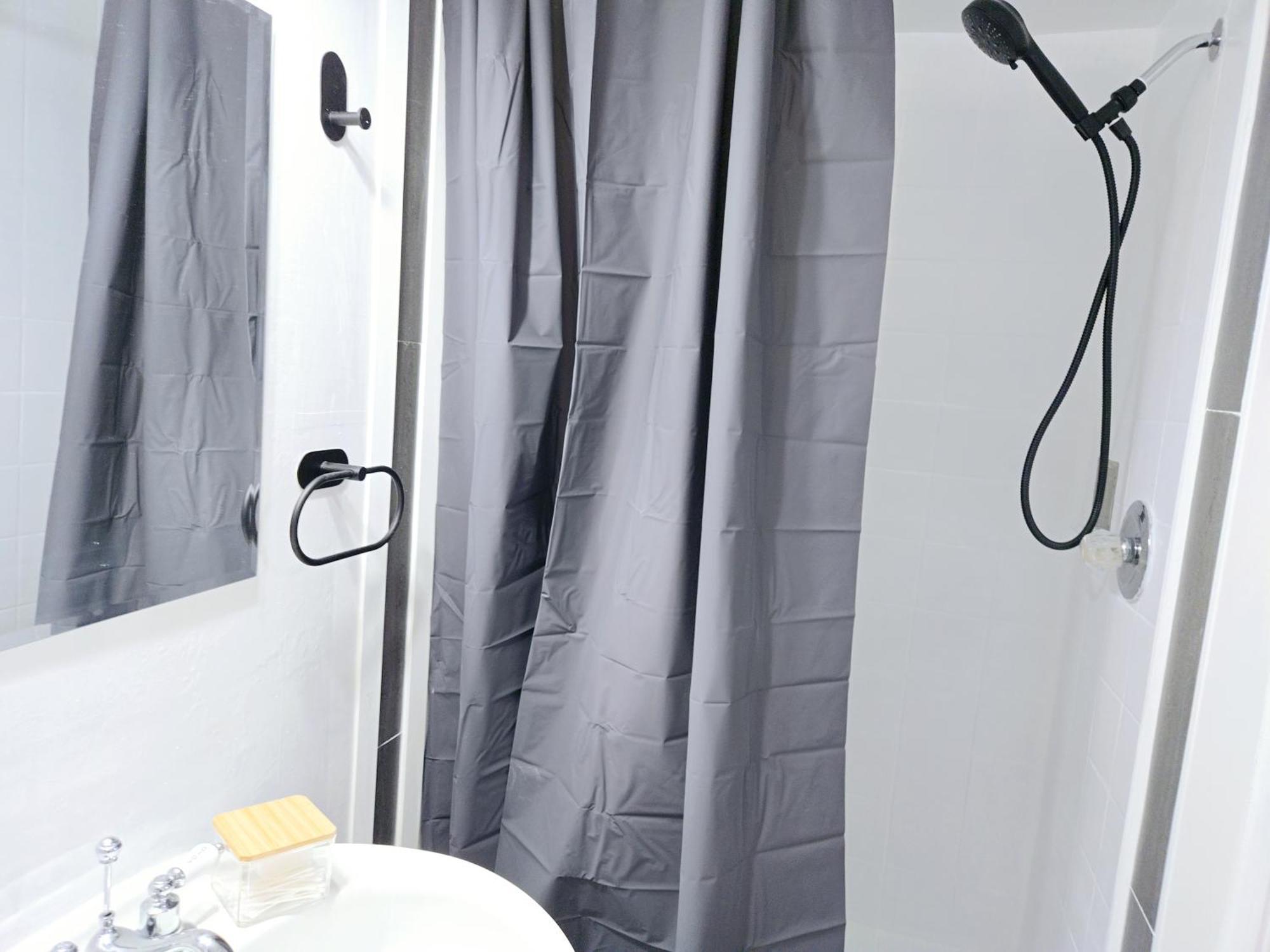 Lovely Cozy Room! With Attached Private Bath In The Heart Of Vancouver! Private Parking & Self Check-In! Εξωτερικό φωτογραφία
