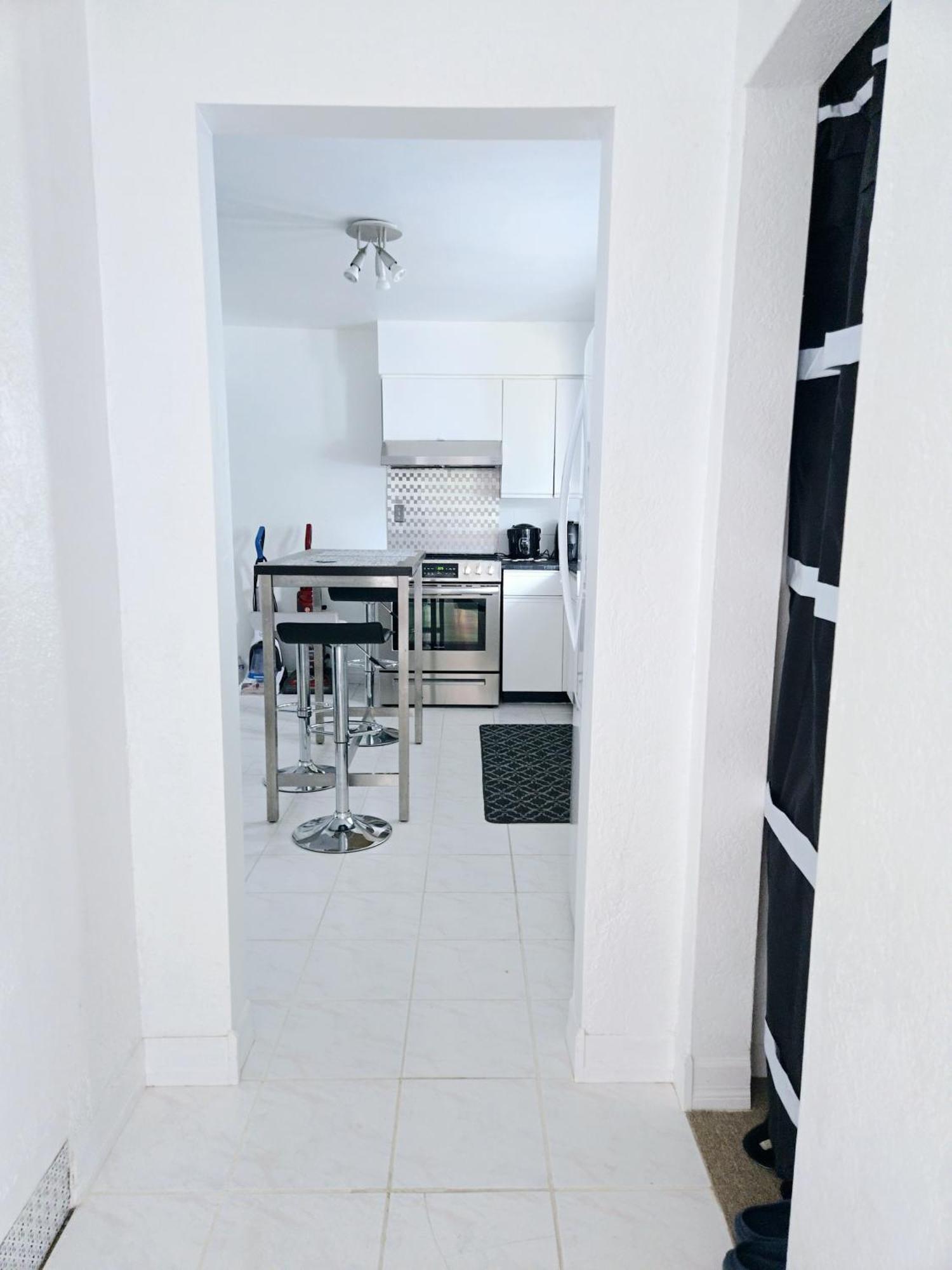 Lovely Cozy Room! With Attached Private Bath In The Heart Of Vancouver! Private Parking & Self Check-In! Εξωτερικό φωτογραφία