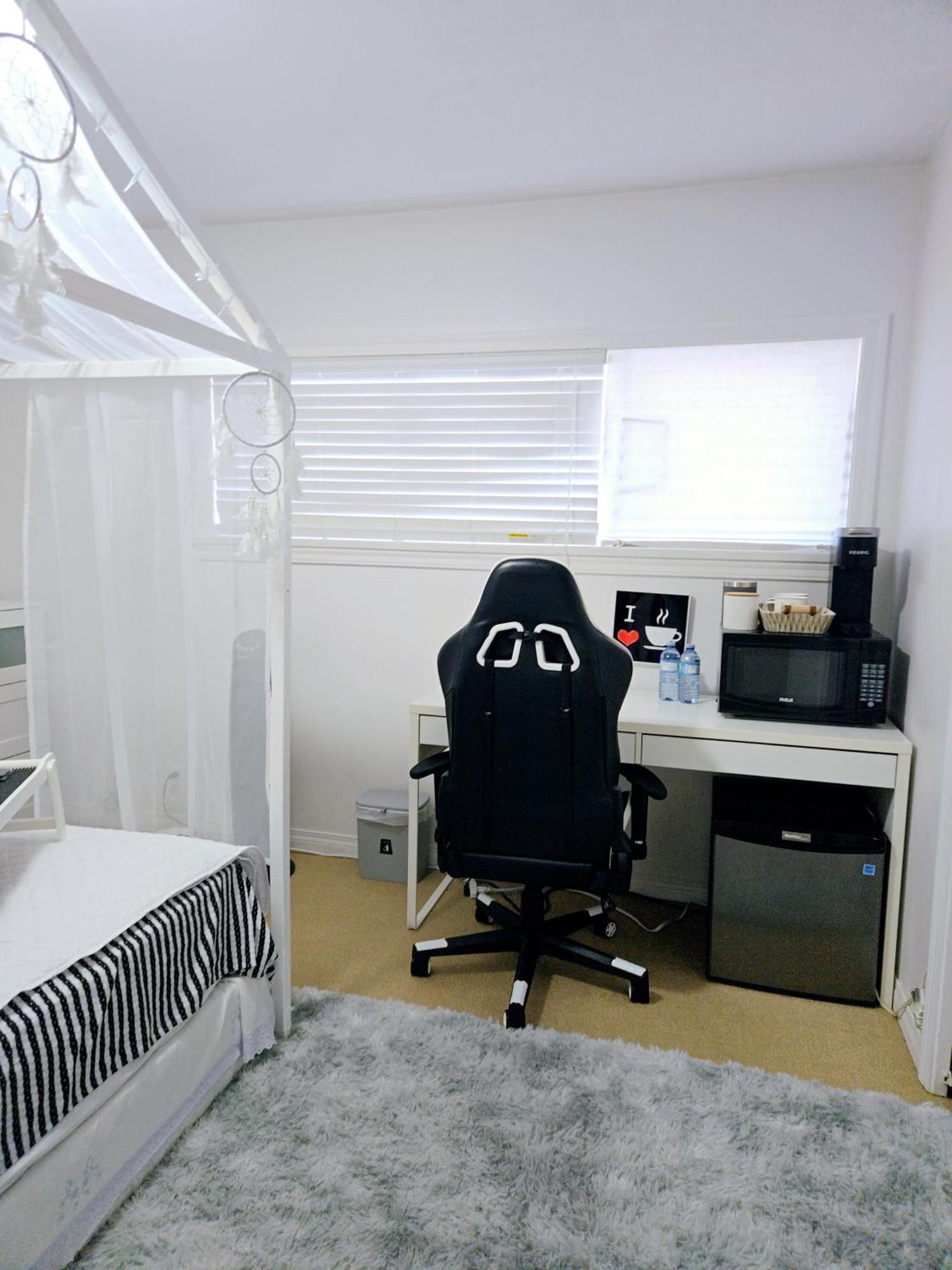 Lovely Cozy Room! With Attached Private Bath In The Heart Of Vancouver! Private Parking & Self Check-In! Εξωτερικό φωτογραφία