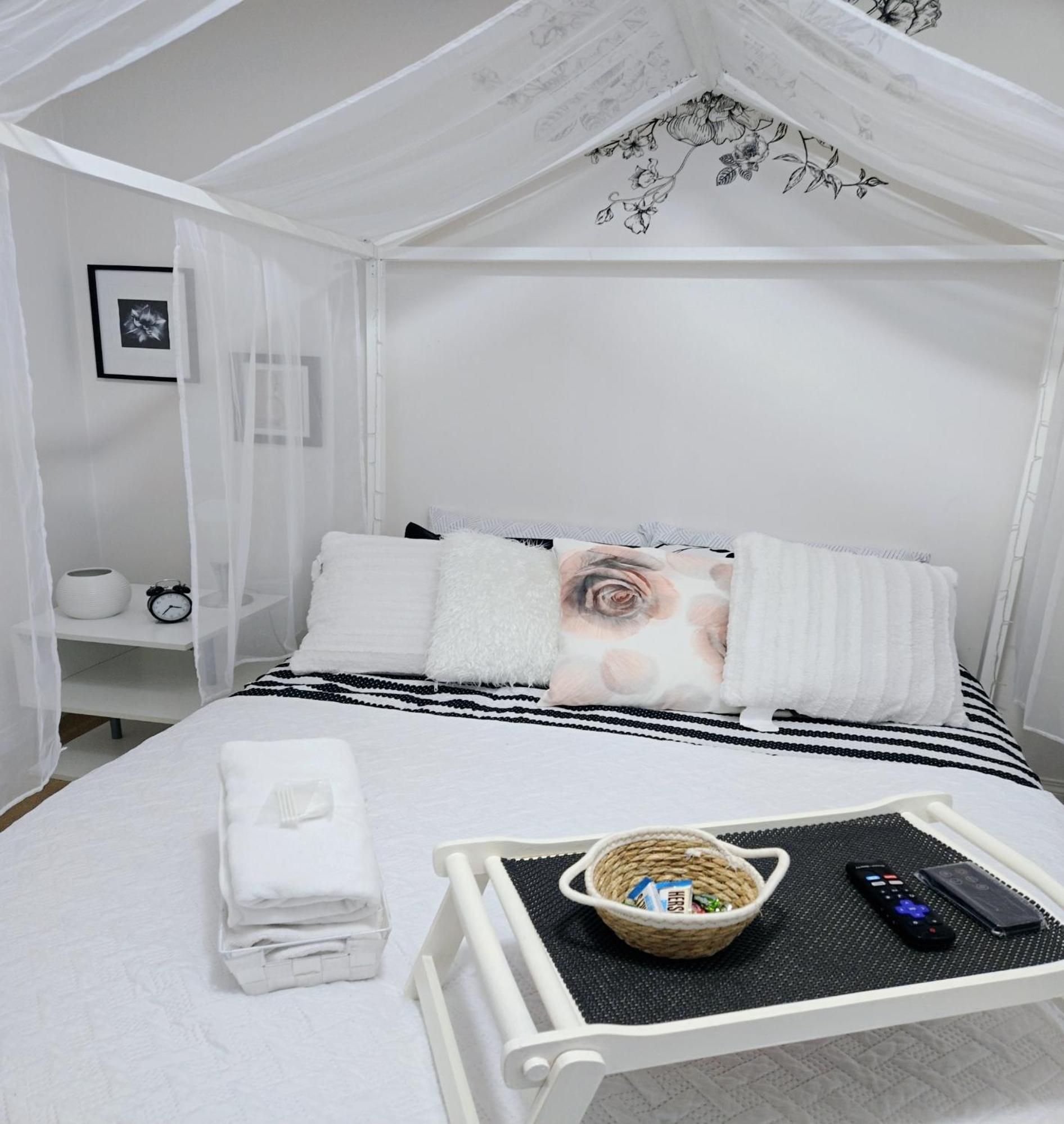 Lovely Cozy Room! With Attached Private Bath In The Heart Of Vancouver! Private Parking & Self Check-In! Εξωτερικό φωτογραφία